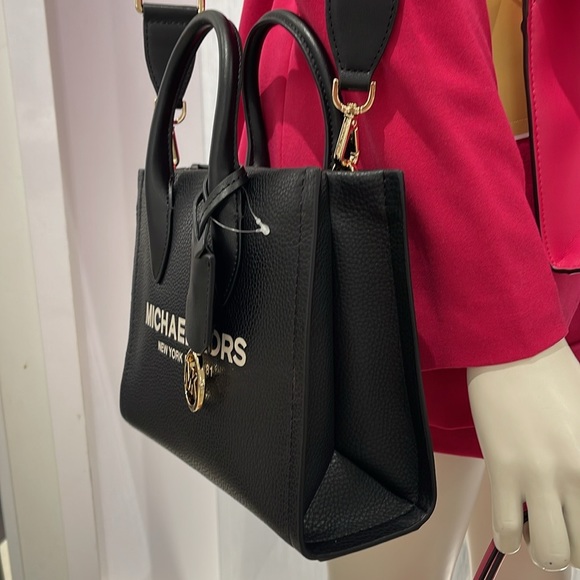 MICHAEL KORS
Mirella Small Pebbled Leather Crossbody Bag
COLOR BLACK COMBO
NWT - Picture 11 of 13